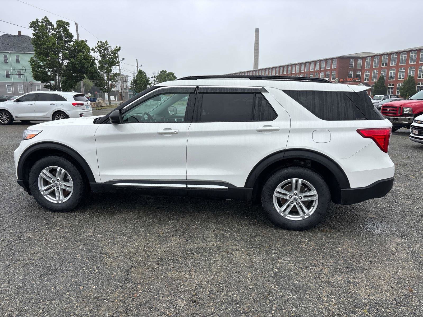 Used 2022 Ford Explorer XLT w/ Equipment Group 202A image 8