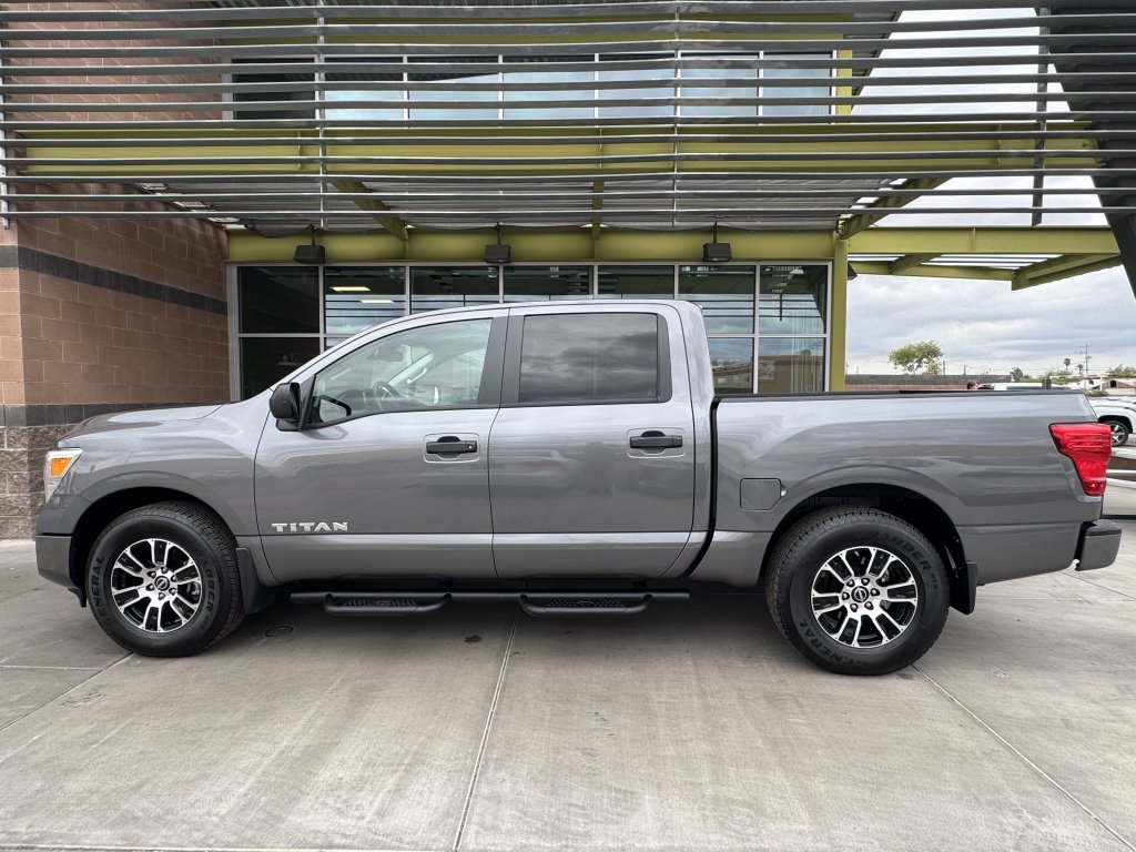 Used 2024 Nissan Titan SV w/ SV Convenience Package image 7