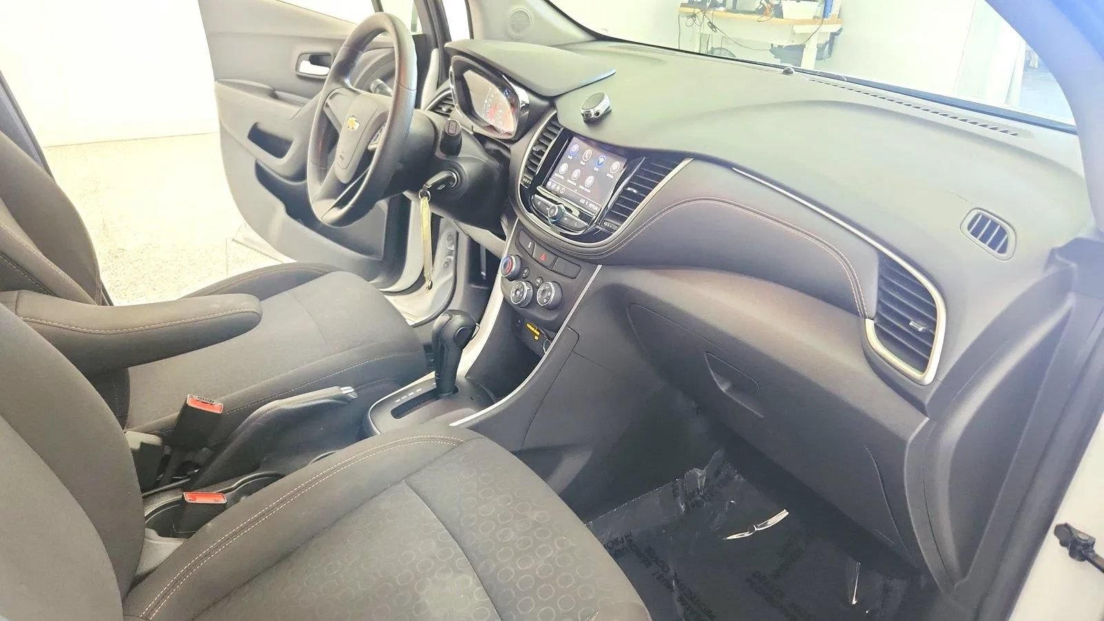 Used 2020 Chevrolet Trax LS FWD image 27