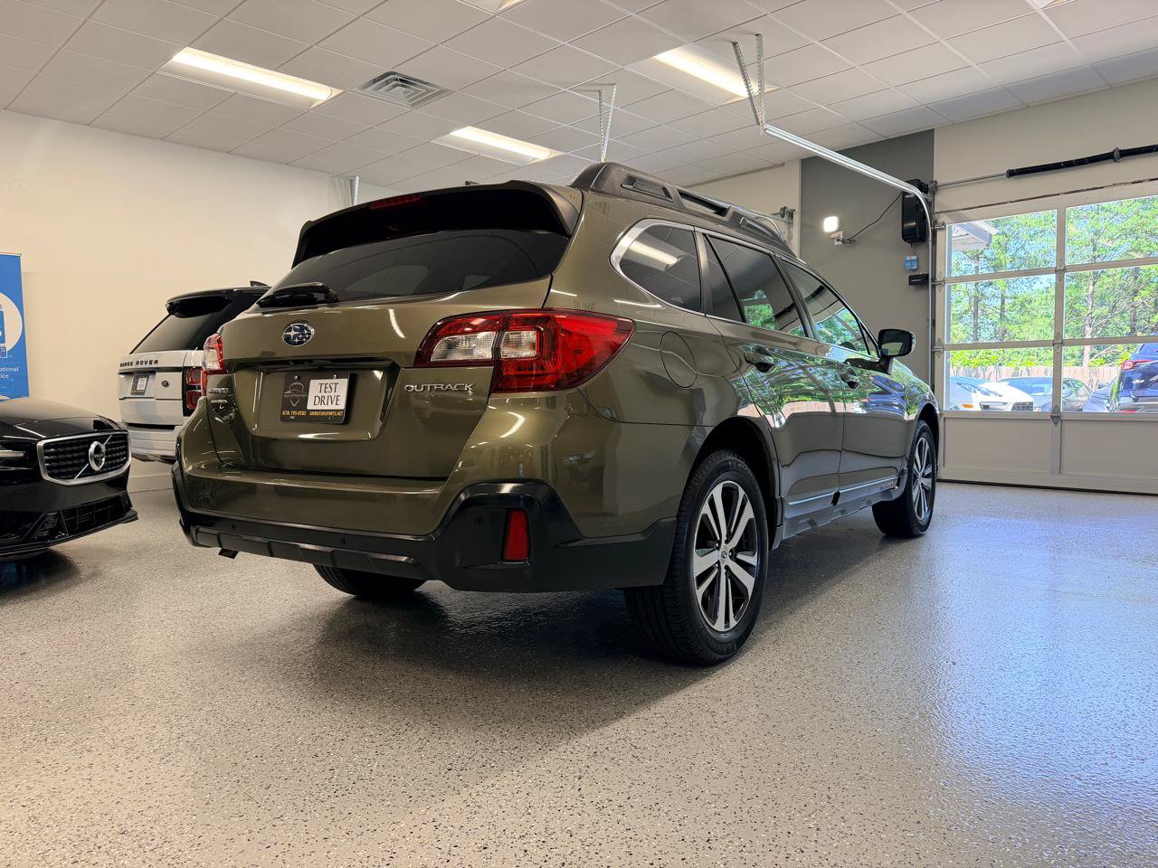 Used 2018 Subaru Outback 2.5i Limited AWD/4WD image 9