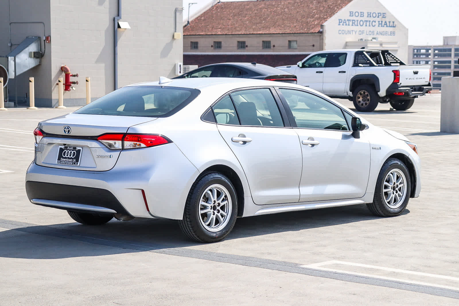 Used 2021 Toyota Corolla LE image 4