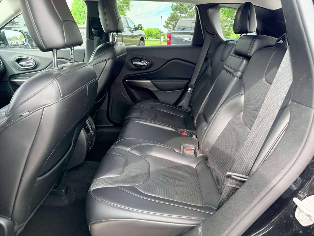 Used 2019 Jeep Cherokee Limited AWD/4WD image 11