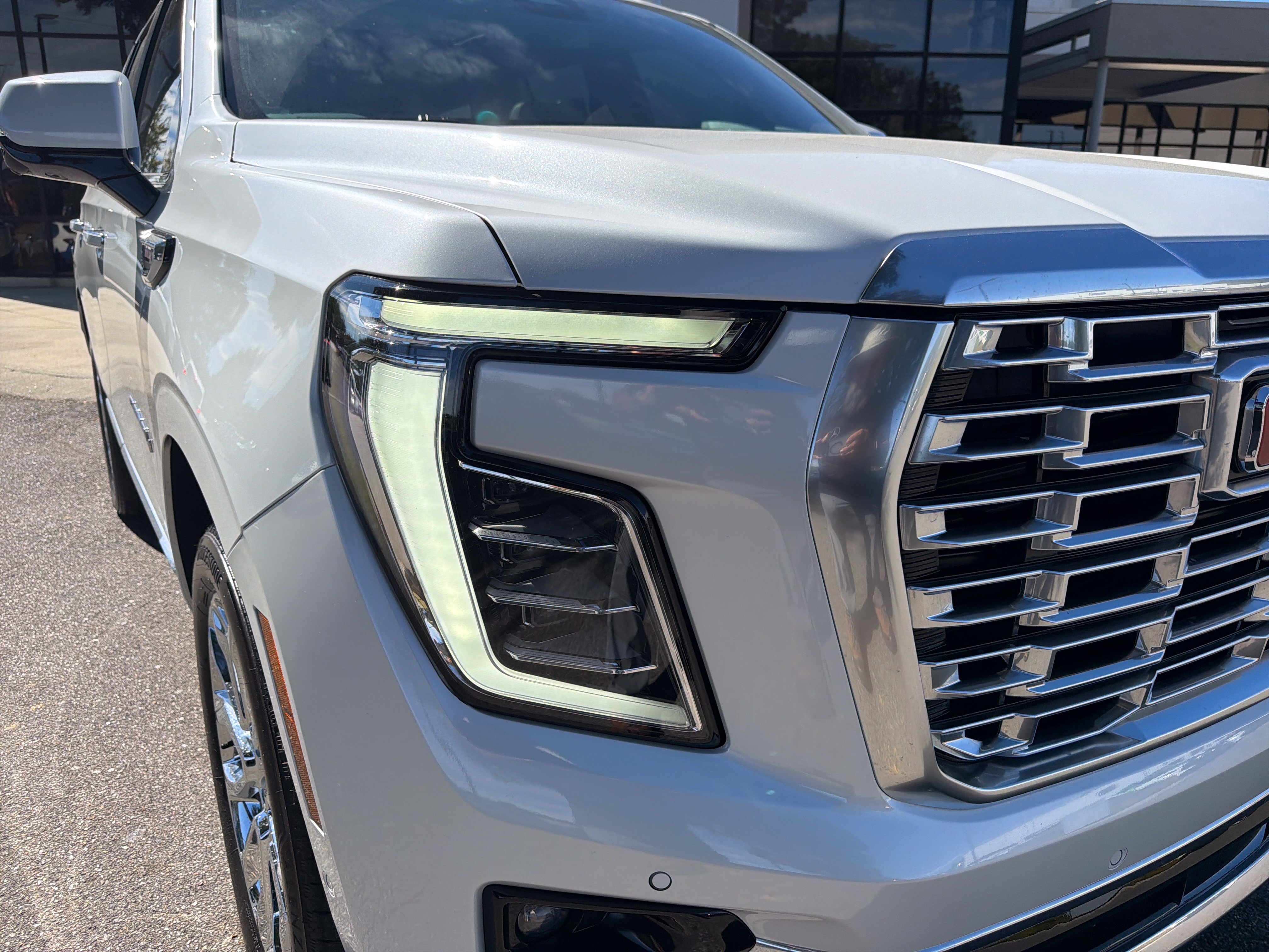 Used 2025 GMC Yukon Denali w/ Sun & Power Step Package AWD/4WD image 14