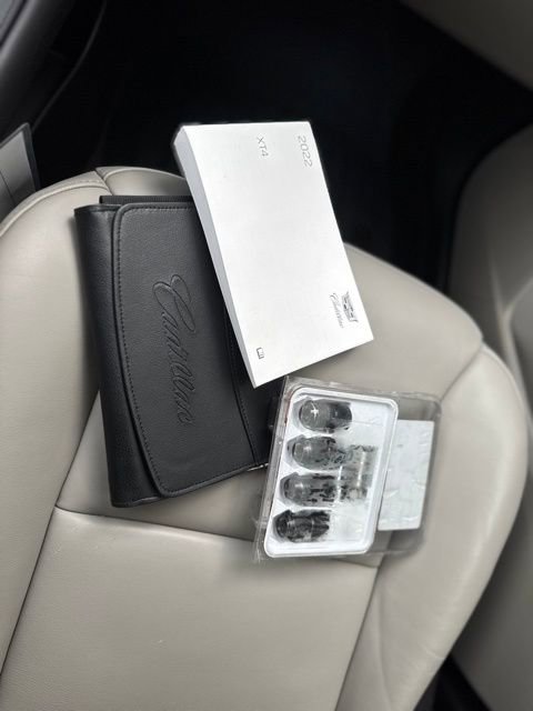 Used 2022 Cadillac XT4 Luxury w/ Cold Weather Package FWD image 16