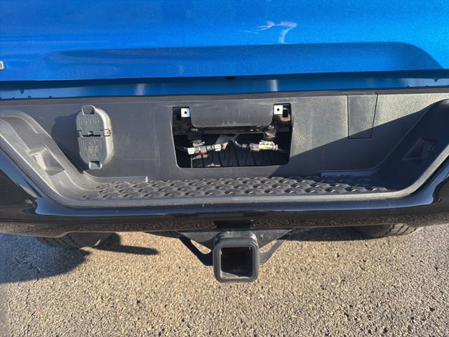 Used 2023 Chevrolet Colorado Z71 w/ Z71 Convenience Package 2 image 8