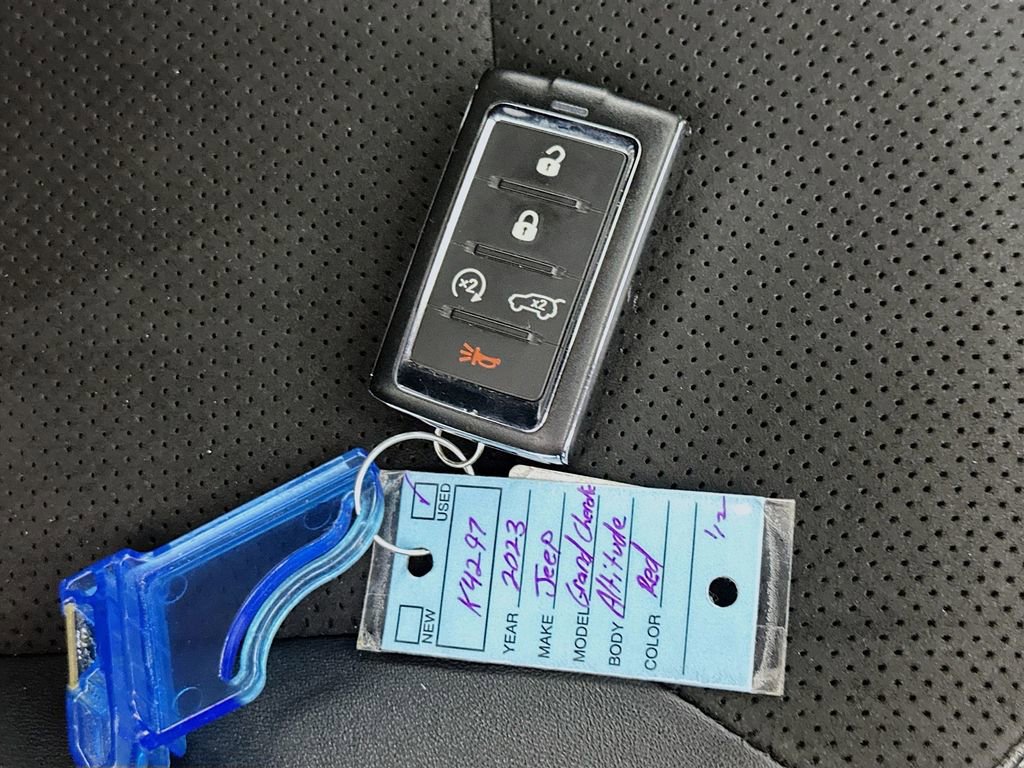 Used 2023 Jeep Grand Cherokee Altitude image 35