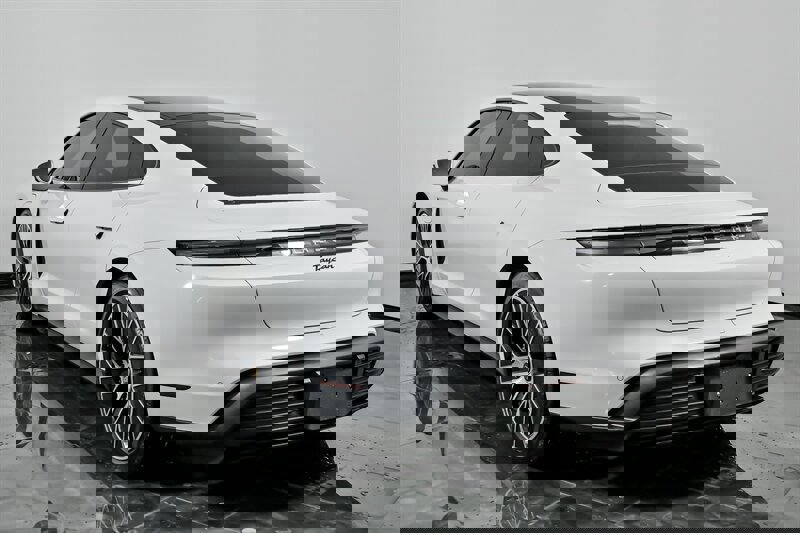 Used 2021 Porsche Taycan image 9