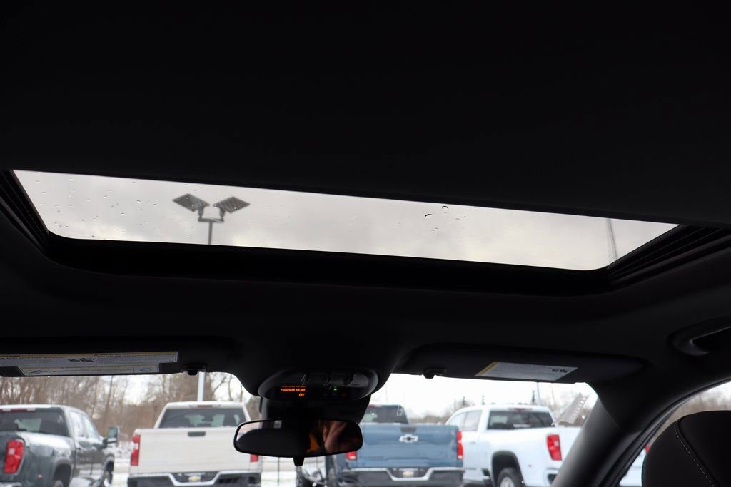 New 2026 Chevrolet Trax RS w/ Sunroof Package image 4