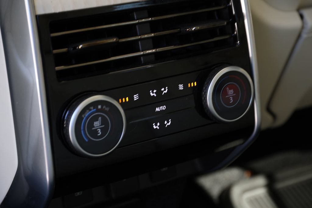 Used 2024 Land Rover Range Rover Autobiography AWD/4WD image 18