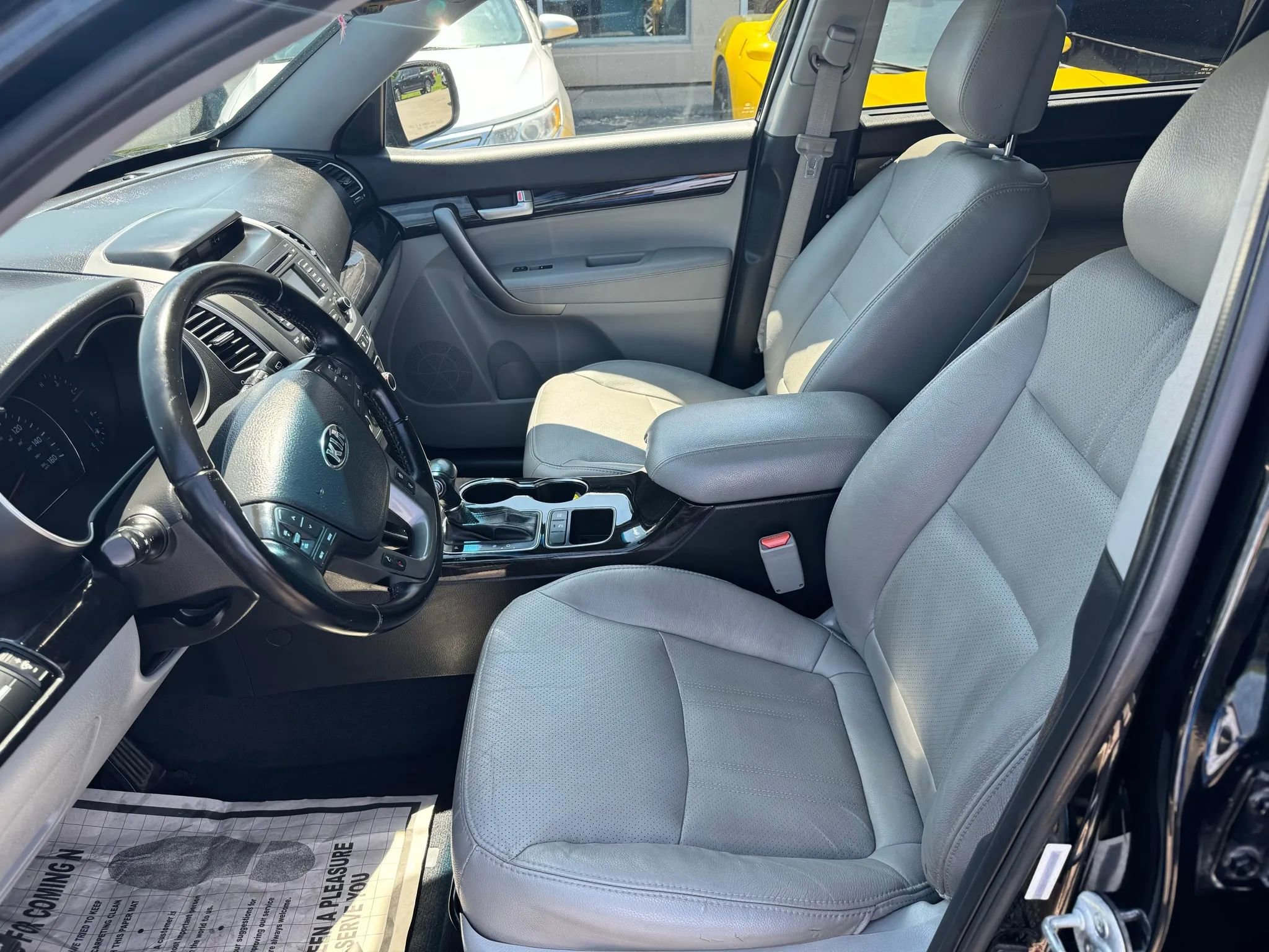 Used 2015 Kia Sorento LX image 12