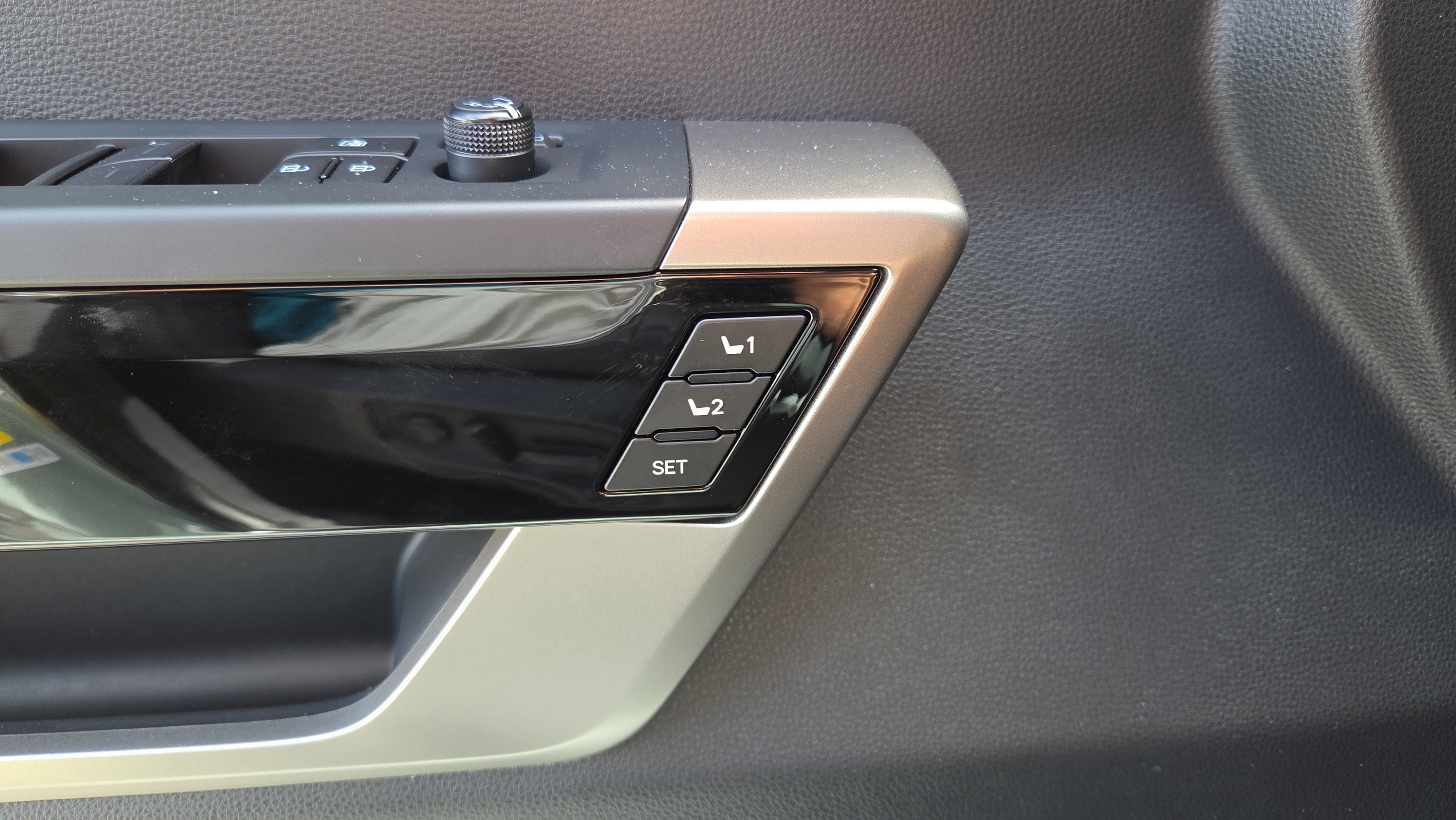 Certified 2025 Toyota Tundra Limited AWD/4WD image 18