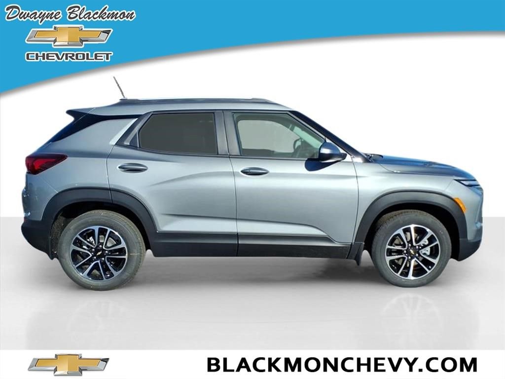 Used 2026 Chevrolet TrailBlazer LT w/ Convenience Package FWD image 2