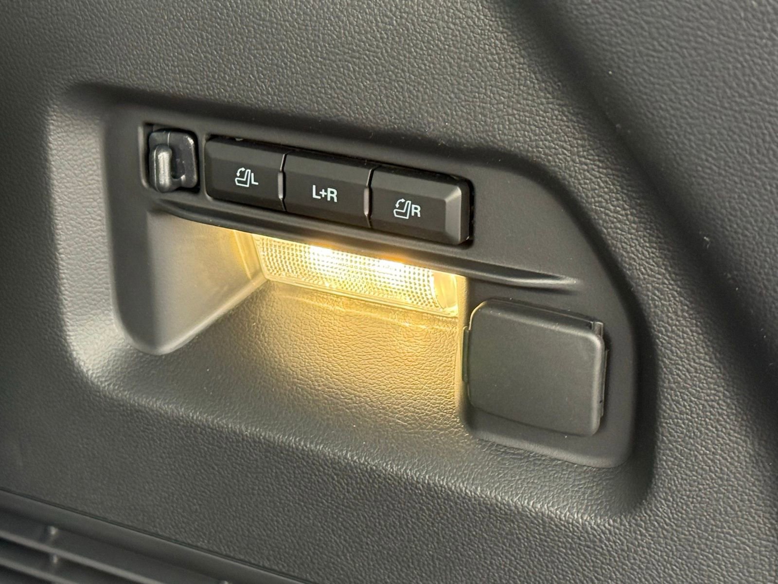 New 2026 Ford Explorer Platinum image 46