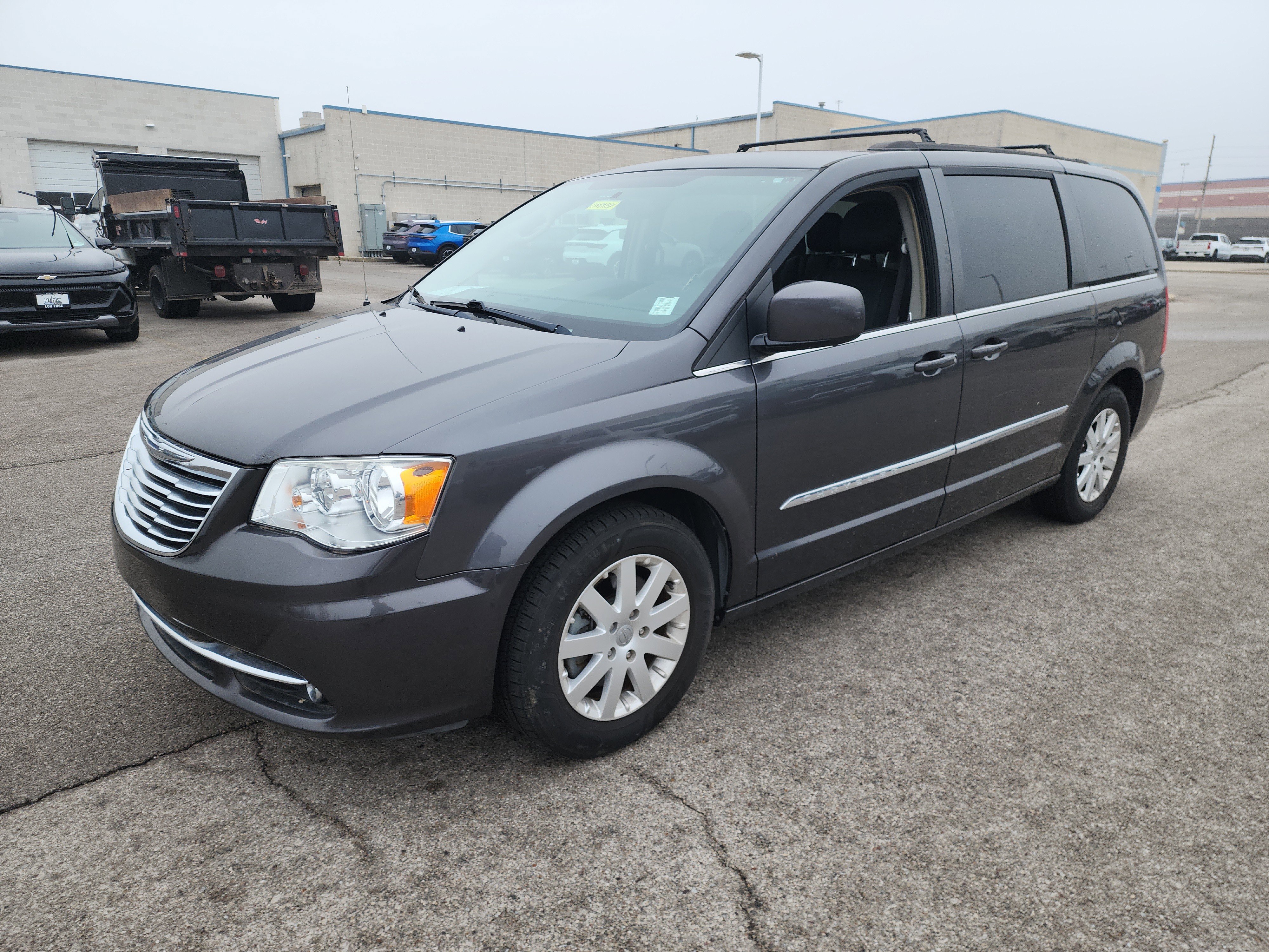 Used 2016 Chrysler Town & Country Touring image 7
