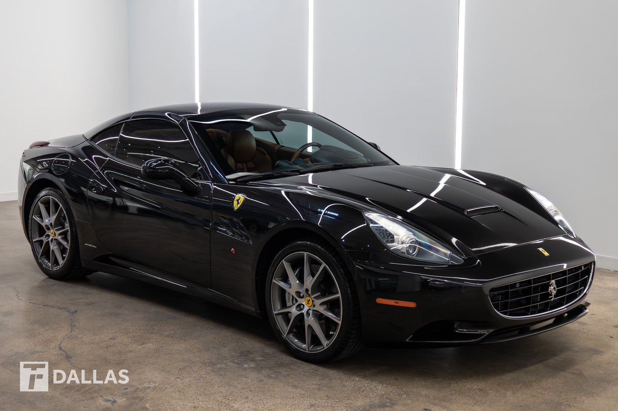 Used 2011 Ferrari California RWD image 18