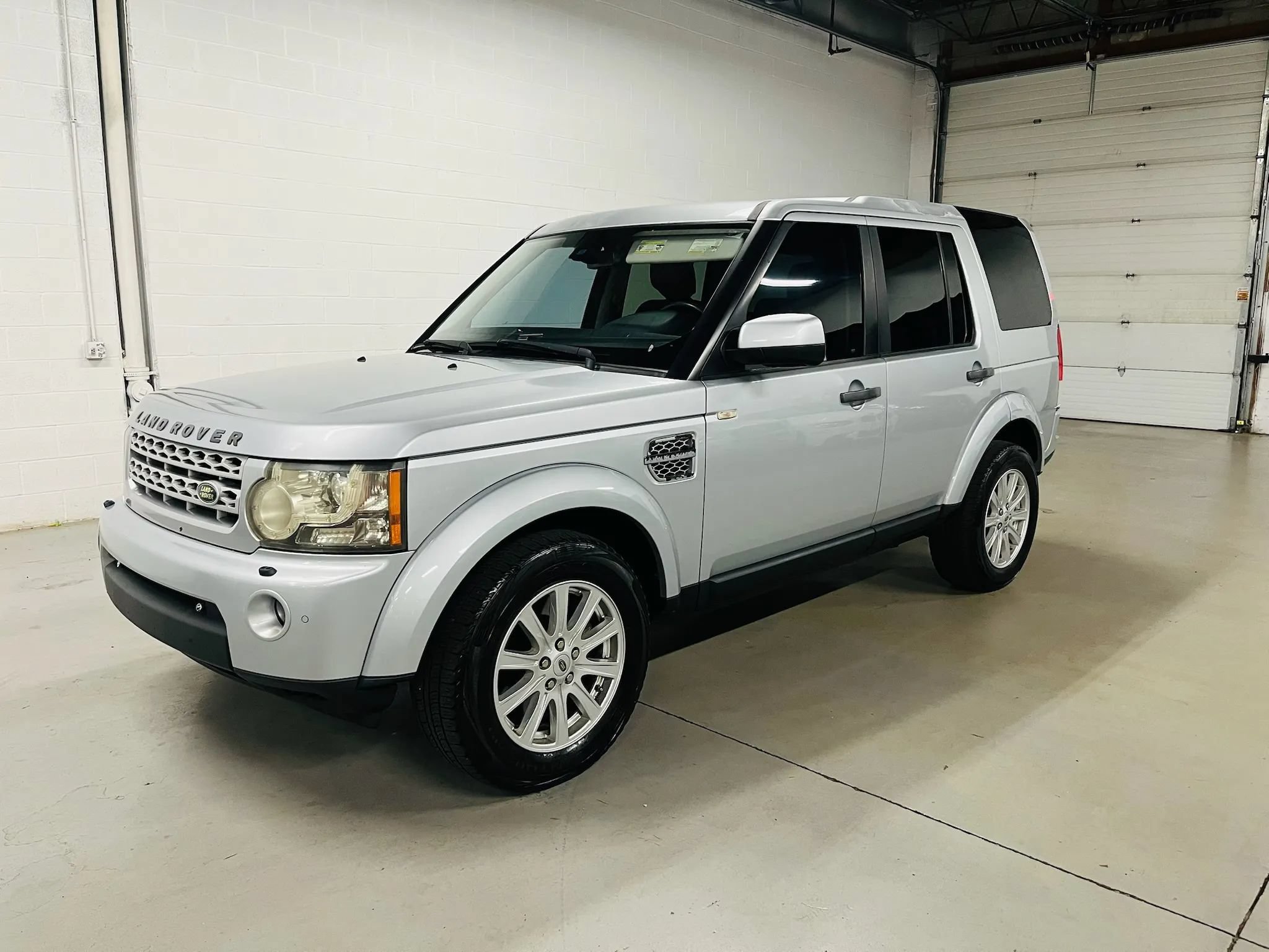 Used 2010 Land Rover LR4 HSE AWD/4WD image 2