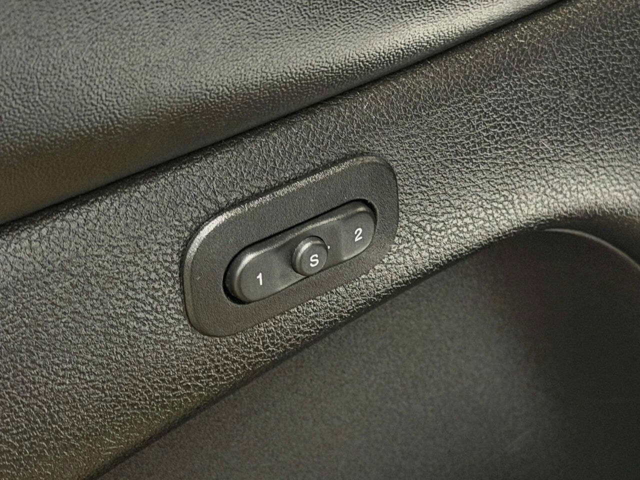 Used 2021 Jeep Grand Cherokee Limited image 15