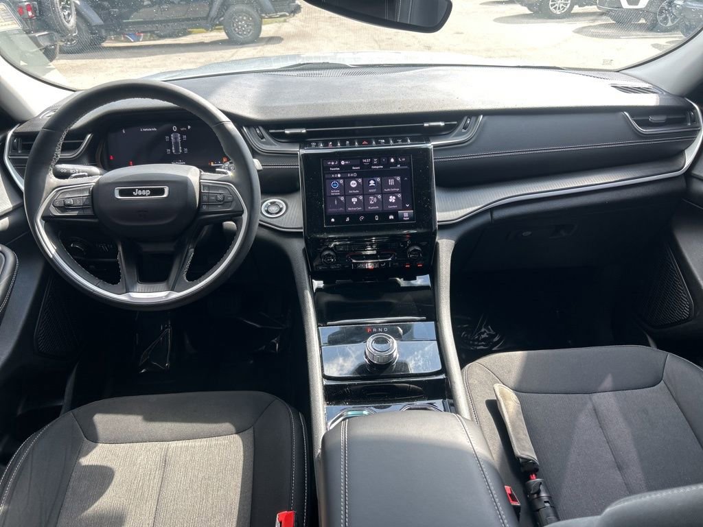 Used 2023 Jeep Grand Cherokee Laredo w/ Luxury Tech Group I image 33