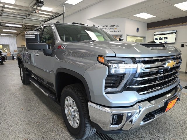 Used 2024 Chevrolet Silverado 2500 LTZ w/ LTZ Plus Package image 3
