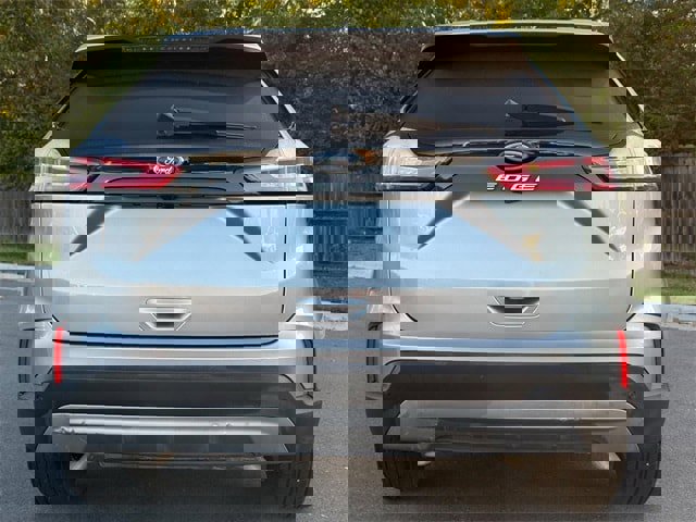 Used 2022 Ford Edge SEL image 4