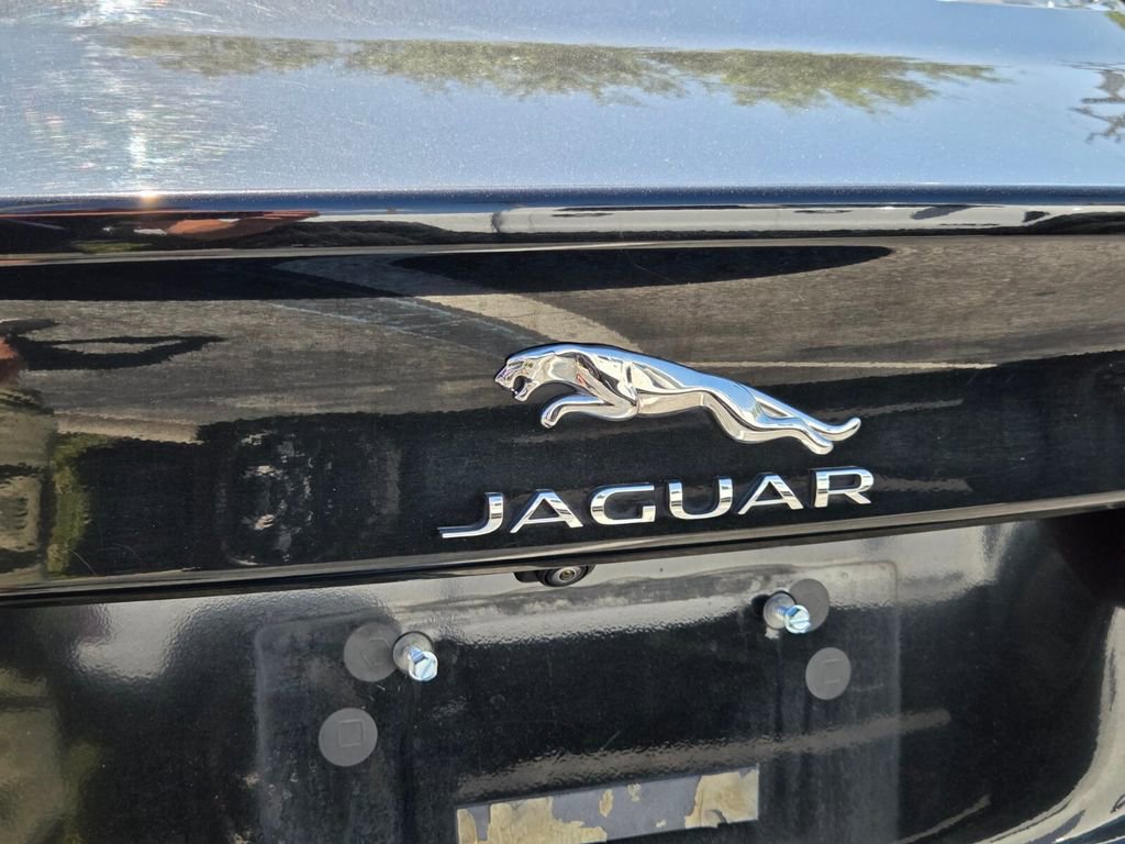 Used 2017 Jaguar XE Premium image 9