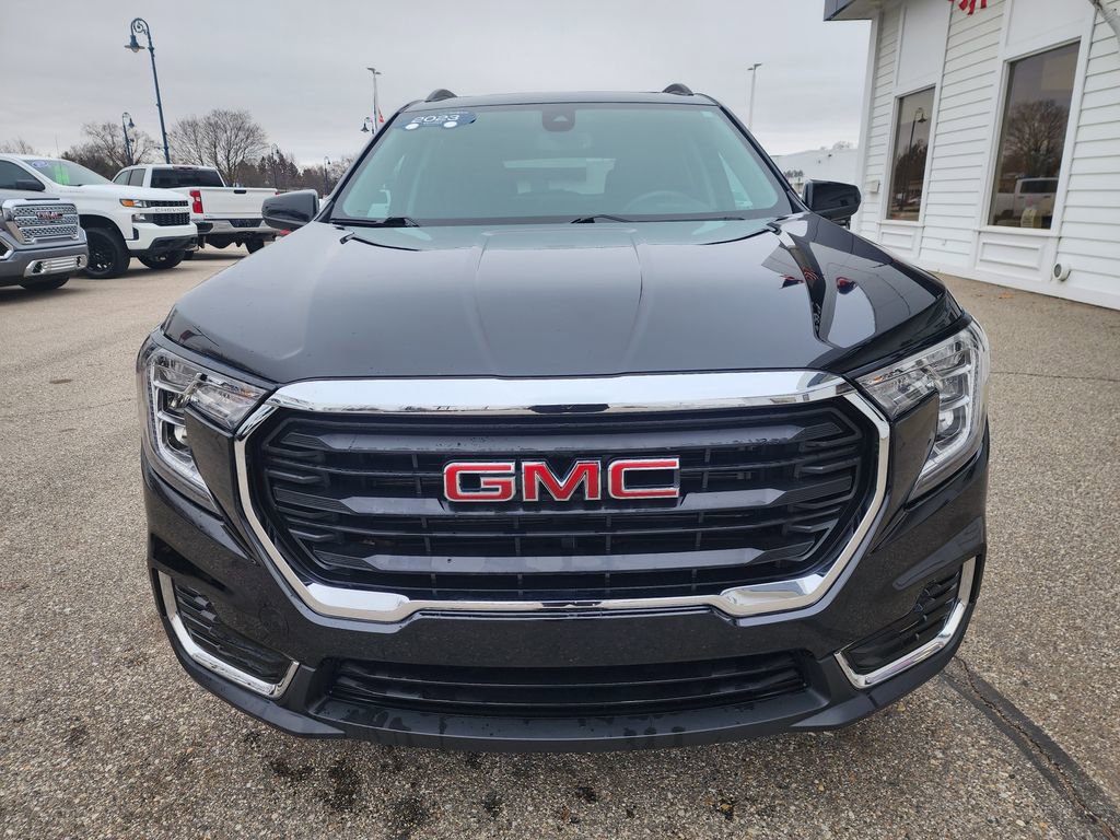 Certified 2023 GMC Terrain SLE w/ Driver Convenience Package image 2