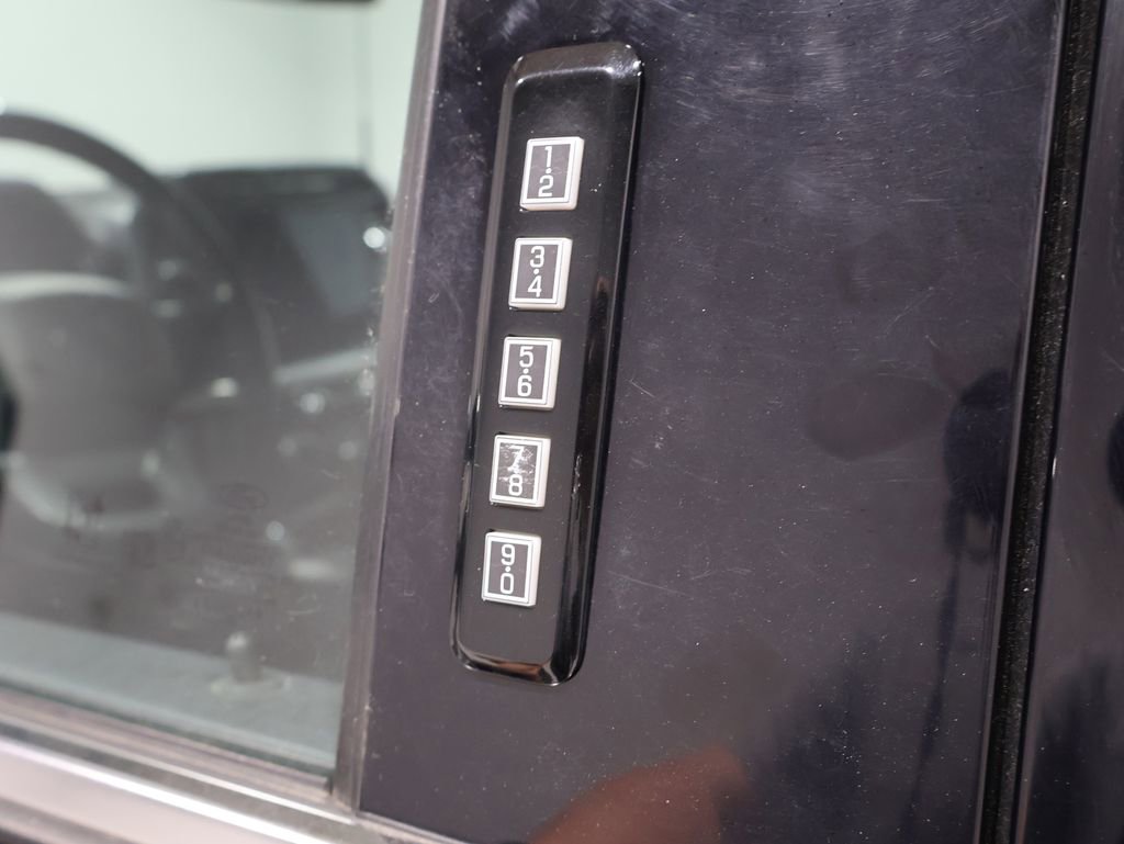 Used 2022 Ford F150 Lariat image 11