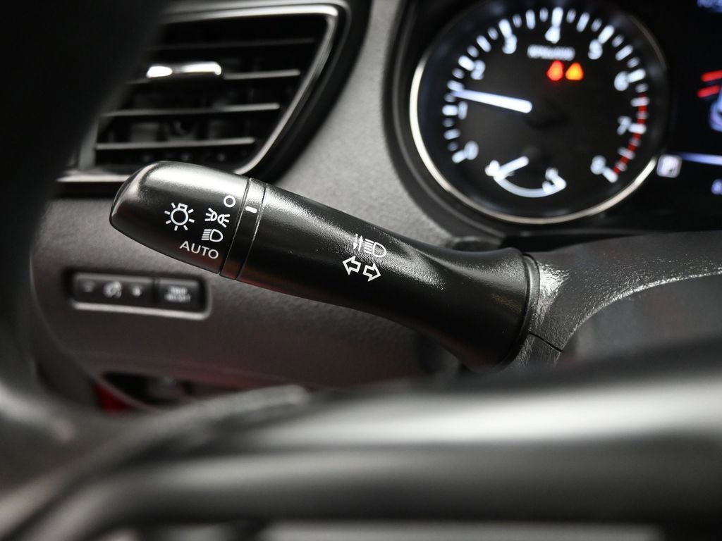 Used 2018 Nissan Rogue Sport SV image 14