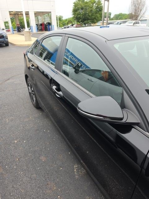 Used 2023 Kia Forte LXS w/ LXS Technology Package FWD image 8