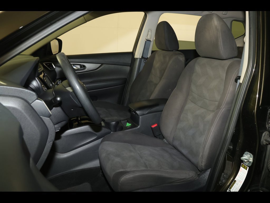 Used 2016 Nissan Rogue SV w/ SV Premium Package image 17