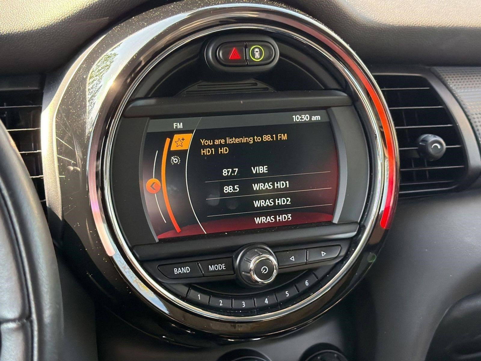 Used 2020 MINI Cooper 2-Door Hardtop w/ Premium Package image 19