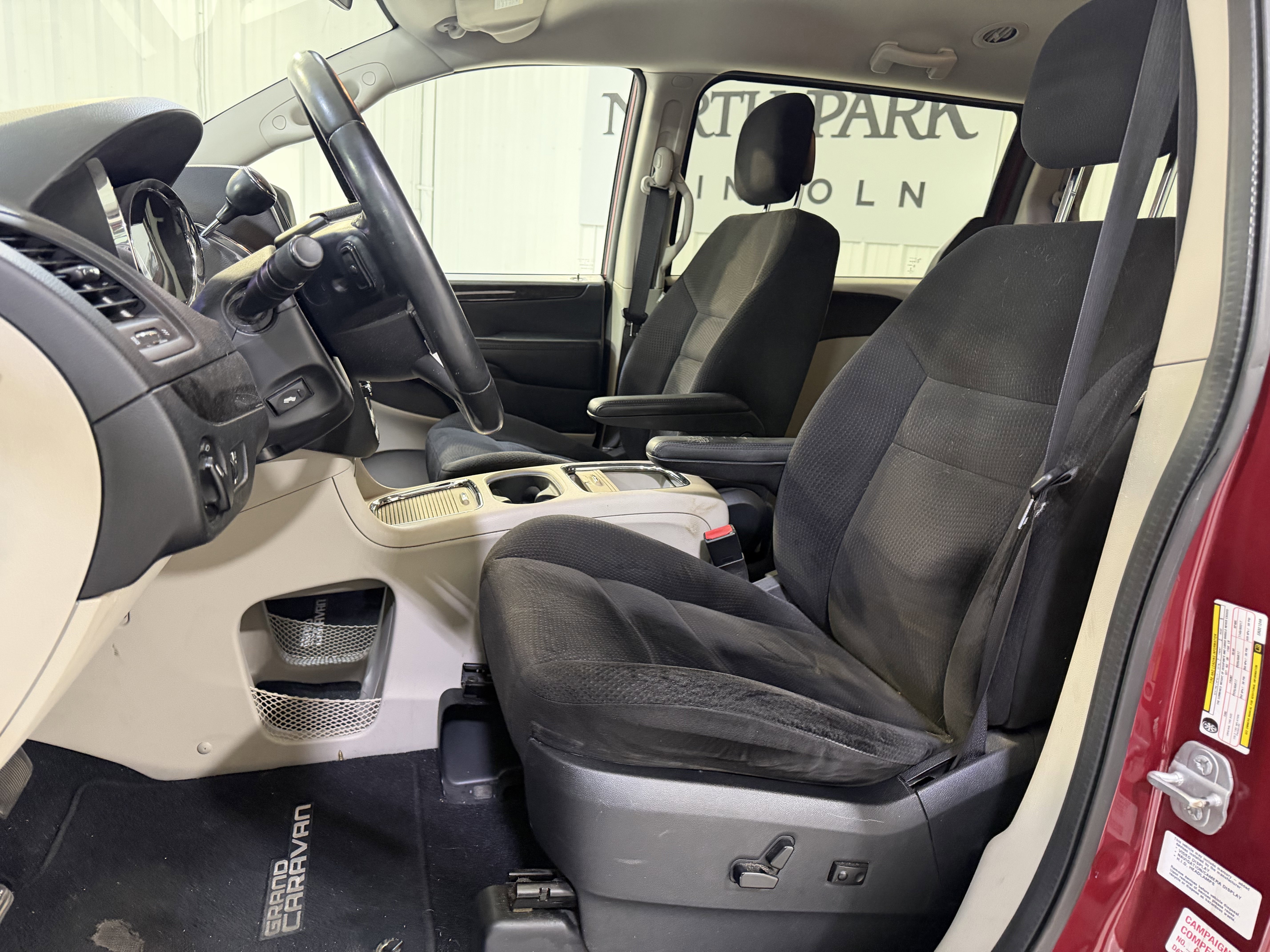 Used 2014 Dodge Grand Caravan SXT w/ Rear Park Assist Package FWD image 9