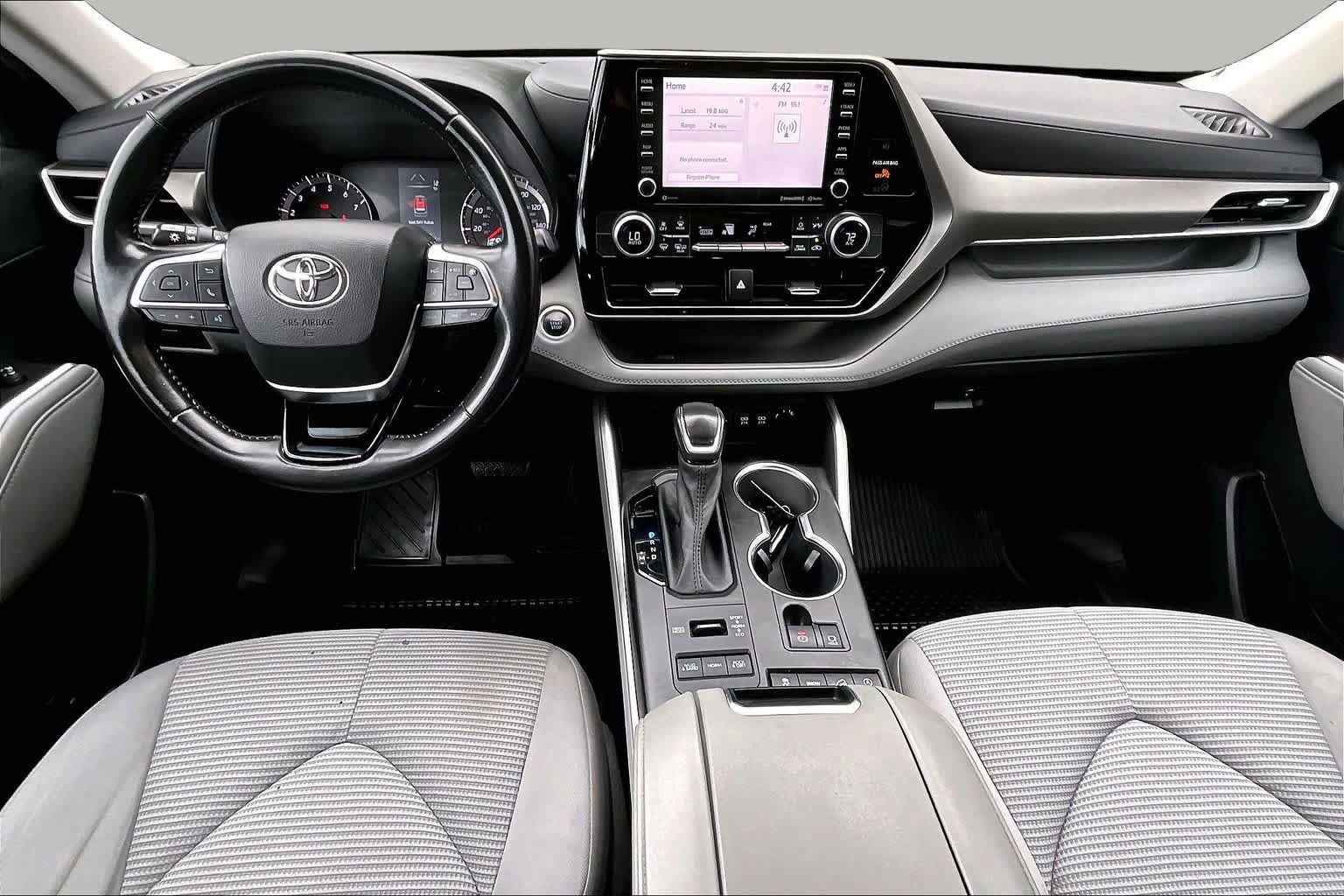 Used 2021 Toyota Highlander LE AWD/4WD image 14