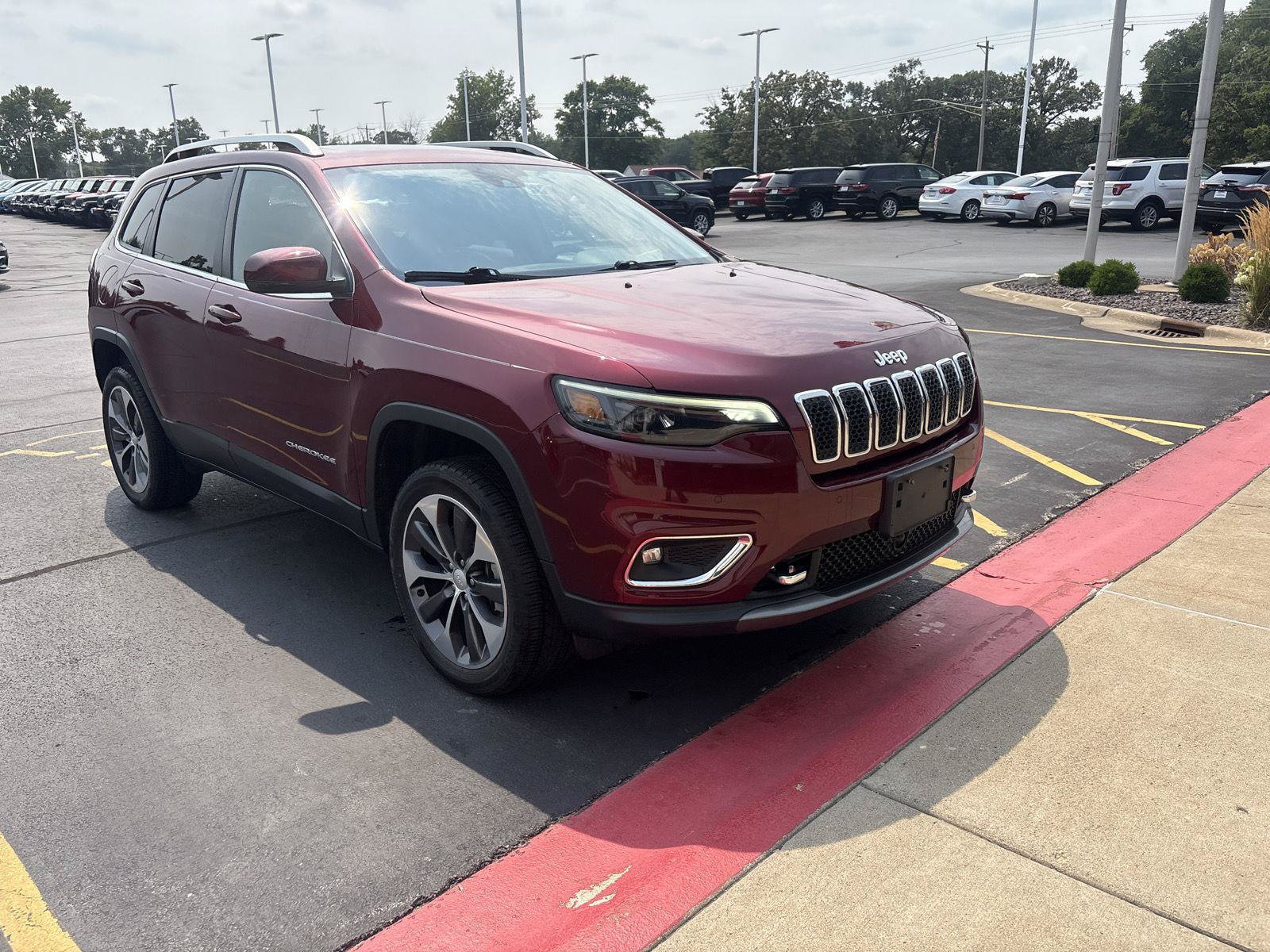 Used 2021 Jeep Cherokee Limited w/ Elite Package AWD/4WD image 3