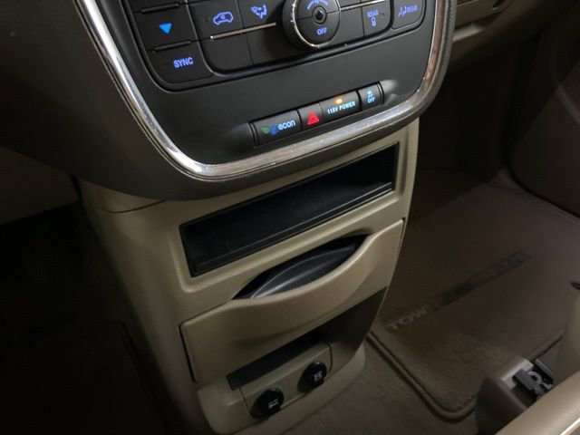 Used 2014 Chrysler Town & Country Touring FWD image 53