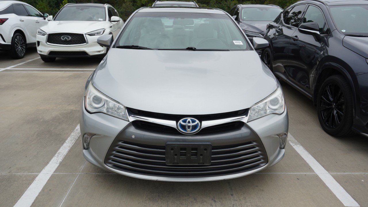 Used 2015 Toyota Camry XLE w/ Moonroof Package FWD image 2