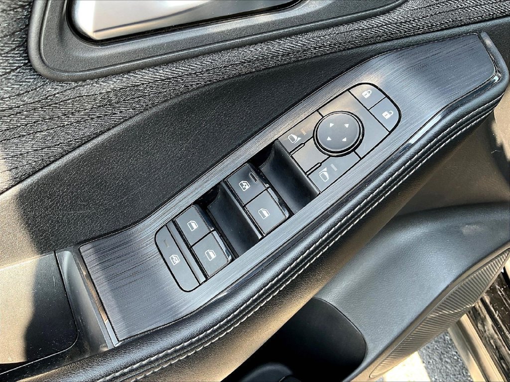 Used 2023 Nissan Rogue SV AWD/4WD image 19