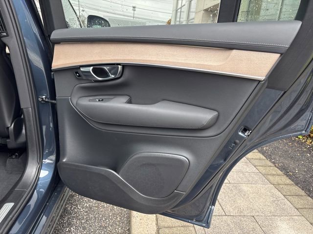 Used 2025 Volvo XC90 B6 Plus AWD/4WD image 13