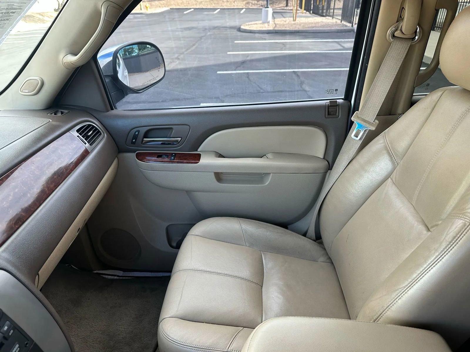 Used 2011 GMC Yukon XL SLT w/ SLT-2 Equipment Package image 10