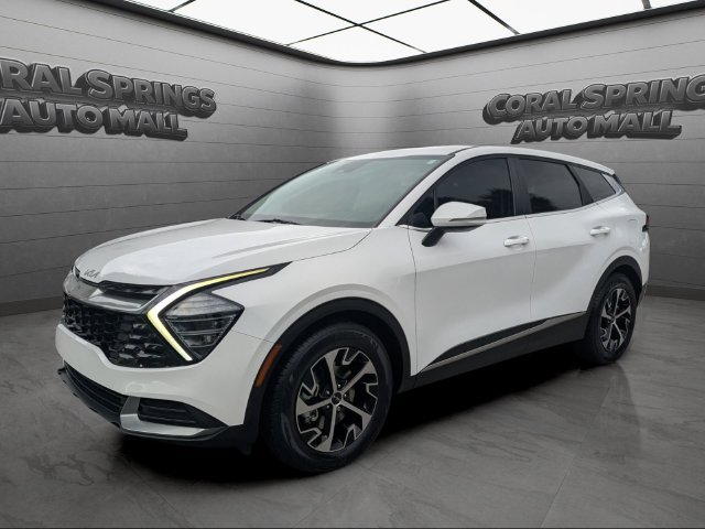 Certified 2025 Kia Sportage EX FWD image 3
