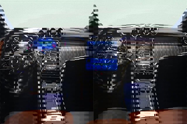 Used 2024 Mercedes-Benz GLC 300 4MATIC image 5