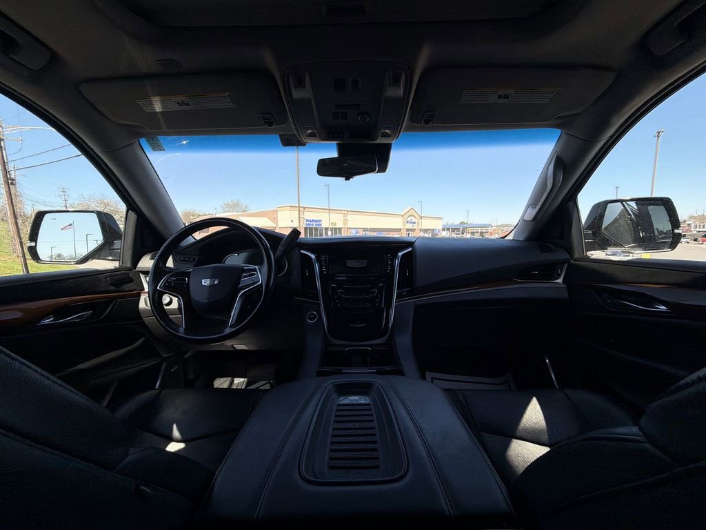 Used 2020 Cadillac Escalade Premium Luxury w/ Escalade Sport Edition image 10
