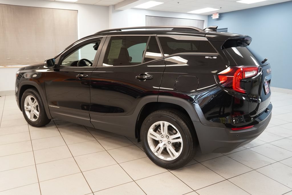 Used 2024 GMC Terrain SLE w/ Driver Convenience Package FWD image 7