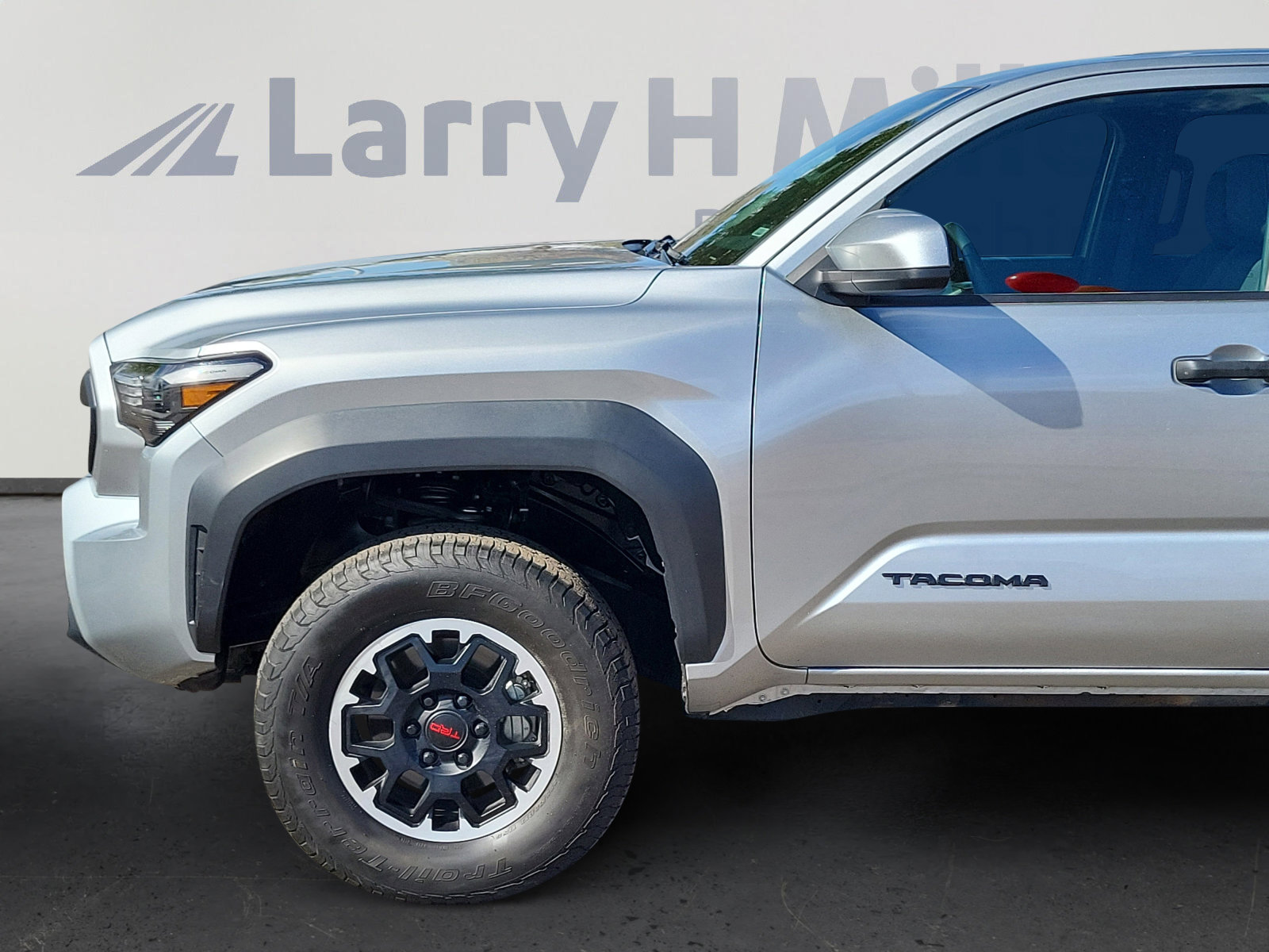 Used 2024 Toyota Tacoma TRD Off-Road image 2