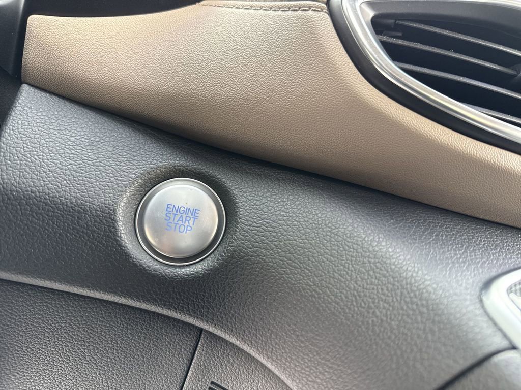 Used 2021 Hyundai Santa Fe SEL image 16