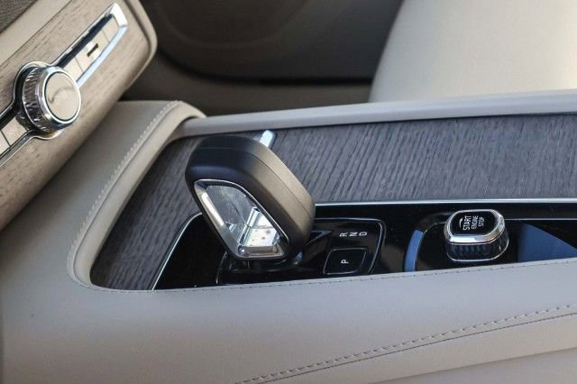 Used 2024 Volvo XC90 T8 Plus w/ Protection Package Premier image 20