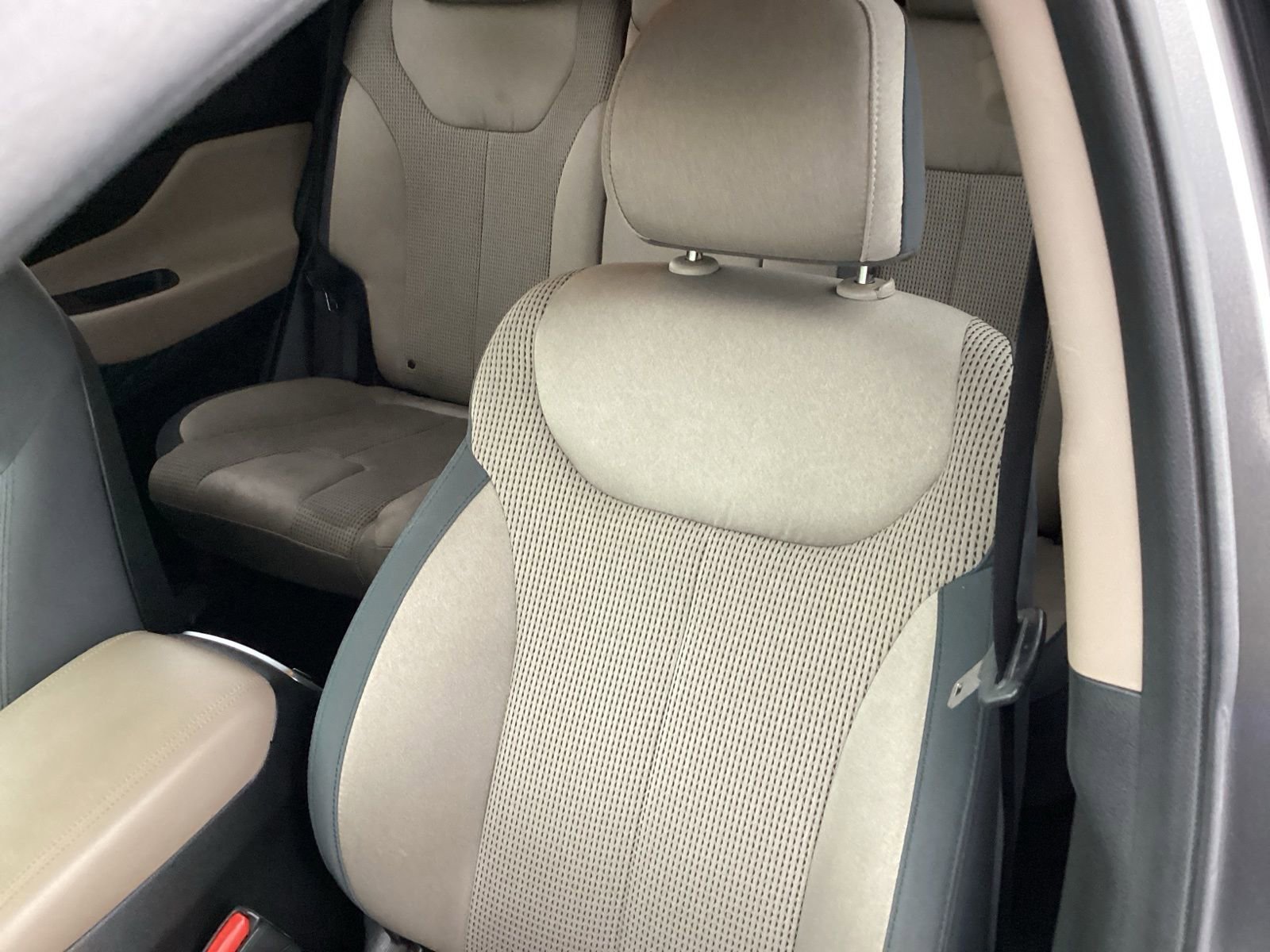 Used 2020 Hyundai Santa Fe SE image 11