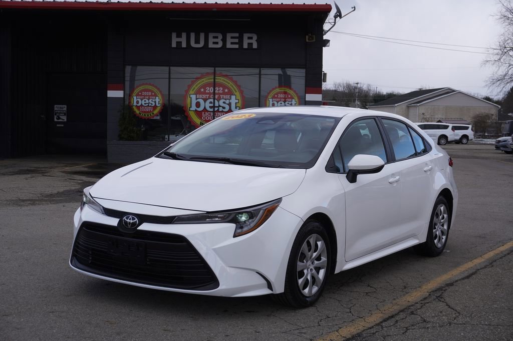 Used 2023 Toyota Corolla LE image 3