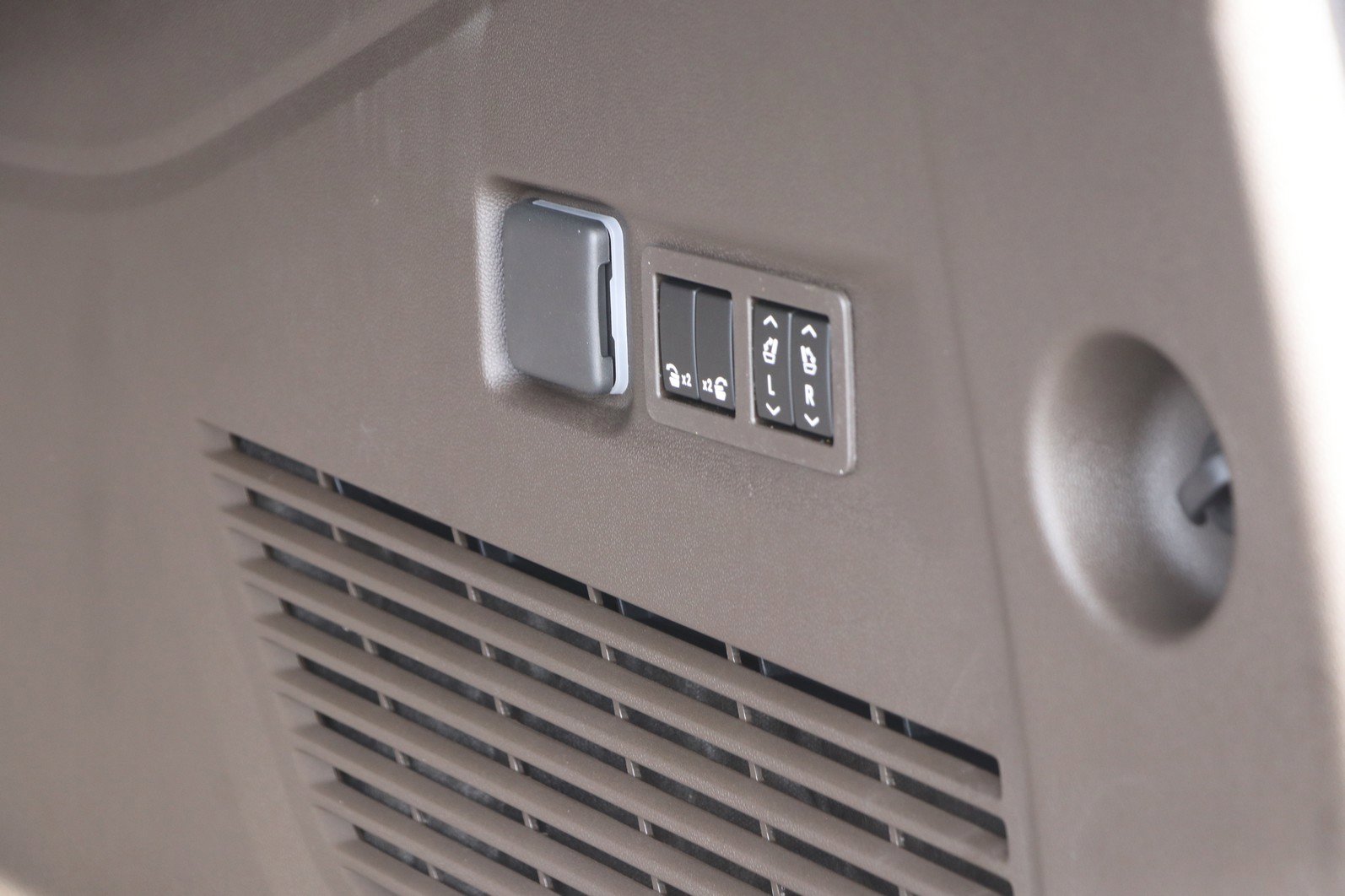 New 2026 GMC Yukon XL Elevation image 32