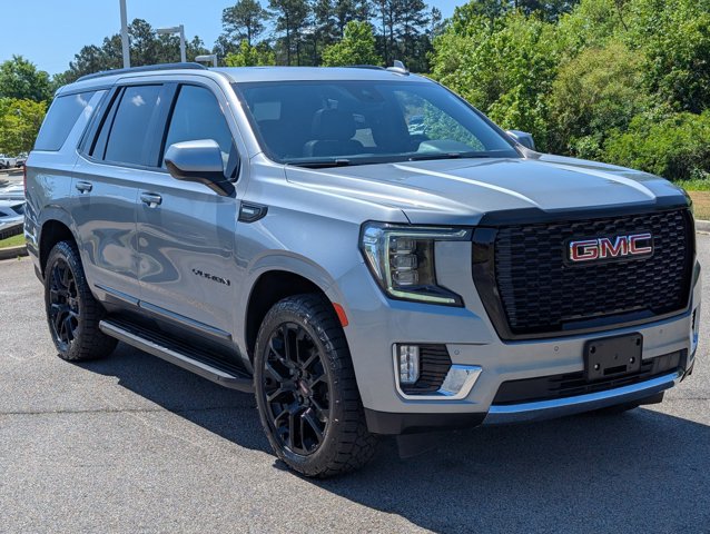 Used 2023 GMC Yukon SLT AWD/4WD image 3